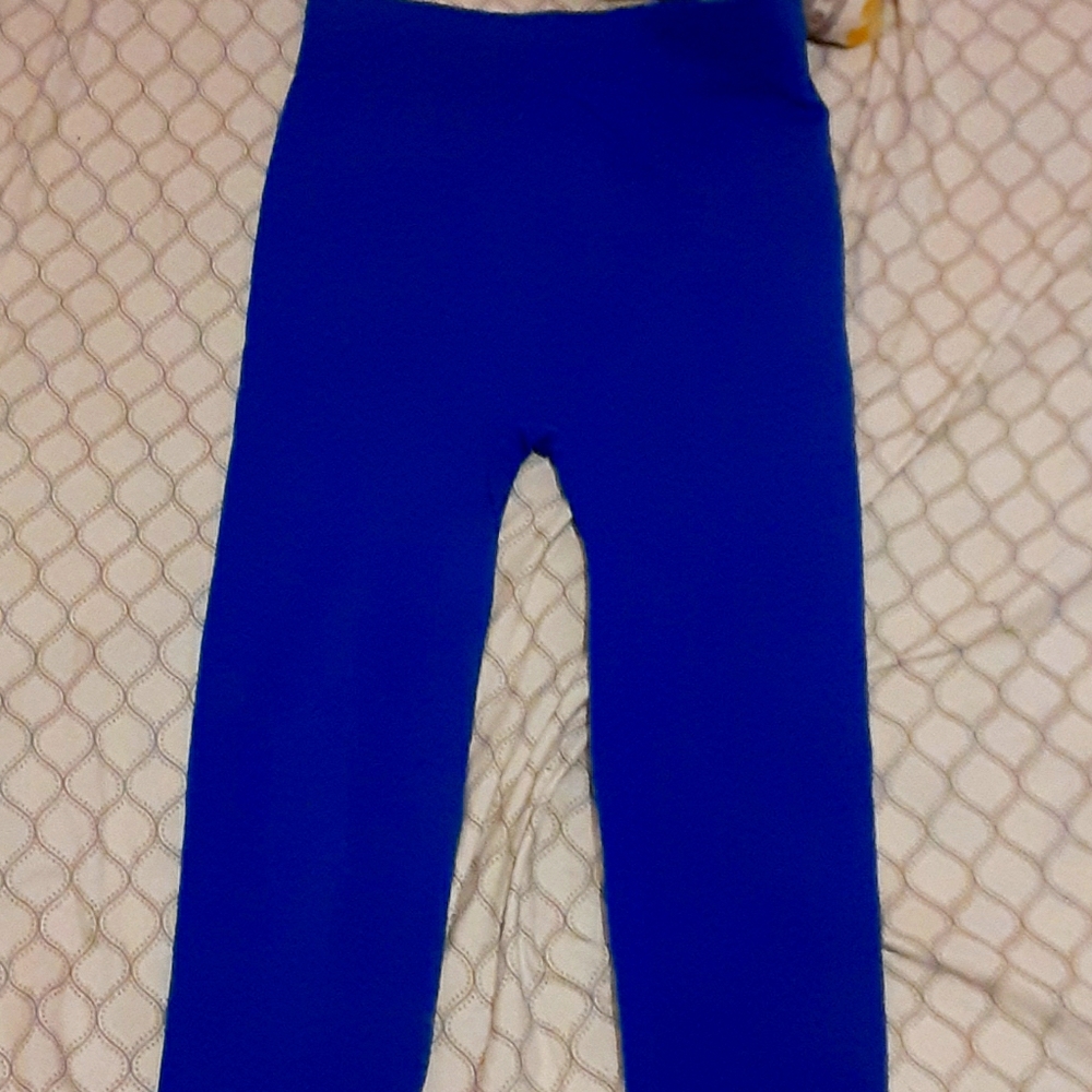 Blue athletic leggings!
